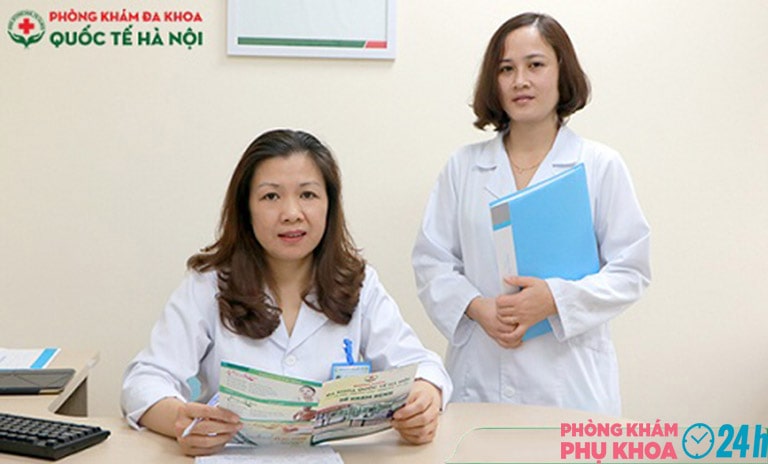 Bác sỹ Trần Thị Hồng Duyên khám và chữa bệnh